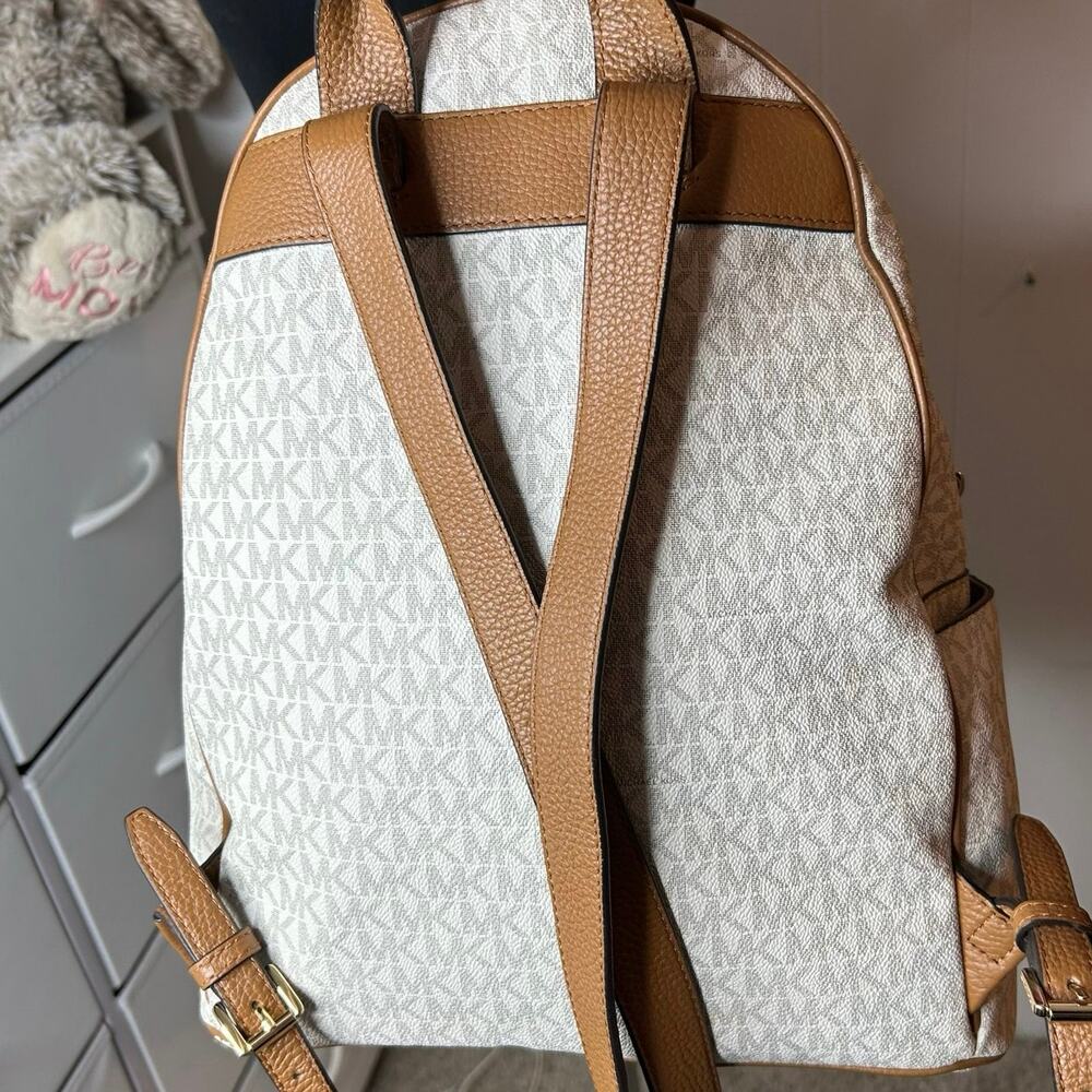 ♡ Michael Kors Backpack - Picture 12 of 15